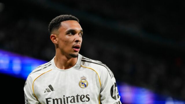 Trent Alexander-Arnold počas zápasu osemfinále Ligy majstrov 2025/2026 medzi Realom Madrid CF a Manchester City FC. 