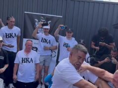 Pozrite sa na brutálny moment, keď je kopatá hviezda knokautovaná v boxerskom zápase na dvore Bývalú hviezdu NRL Richieho Fa'aosa vyradil súper Mick Mack na podujatí Bare Knuckle v Austrálii na dvore