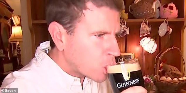 Pozrite sa na moment, keď sa rivalka Daniky Masonovej v Meteorológ z východu slnka Sam Mac uskutočnil virálnu výzvu TikTok „rozdelenie G“ naživo vo vysielaní, keď v utorok oslavoval Deň svätého Patrika