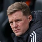 NEWCASTLE UPON TYNE, ANGLICKO – 22. marca: Eddie Howe, manažér Newcastle United na lavičke pred zápasom Premier League medzi Newcastle United a Sunderlandom v St James' Park 22. marca 2026 v Newcastle upon Tyne v Anglicku. (Foto: Ed Sykes/Sportsphoto/Allstar cez Getty Images)