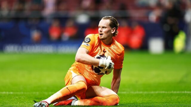 Brankár Tottenhamu Antonin Kinsky sa na ihrisku Atletica Madrid niekoľkokrát pošmykol