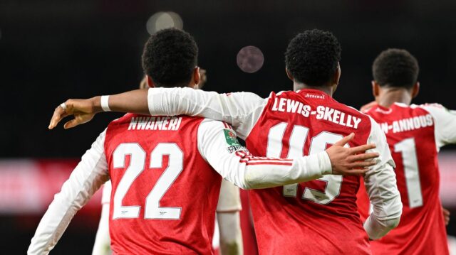 Ethan Nwaneri a Myles Lewis-Skelly by ešte toto leto mohli opustiť Arsenal kvôli ťažkostiam v riadnom hracom čase