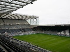 Prečo Newcastle a Sunderland nemajú vonkajších fanúšikov na ihrisku Pohľad z vonku na St James' Park počas zápasu Newcastlu United proti Manchestru City v novembri 2025.