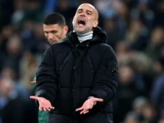 Prečo má Pep Guardiola povolený zápas s Arsenalom napriek dvojzápasovému zákazu? Pep Guardiola, manažér Manchestru City, reaguje počas MD5 fázy Ligy majstrov UEFA 2024/25 medzi Manchester City a Feyenoord na City of Manchester Stadium 26. novembra 2024 v Manchestri v Anglicku.
