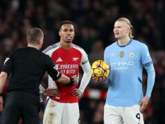 Prečo má konečný rozhodca Arsenal vs Man City Carabao Cup „zakázaný“ rozhodovať zápasy Liverpoolu Peter Bankes počas zápasu Arsenal vs Manchester City v sezóne 2024/25