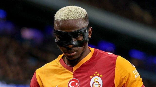 Victor Osimhen v maske