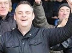 Pred súdom stojí 11 mužov obvinených zo zabitia fanúšika Cambridge United Simona Dobbina Šimon Dobbin