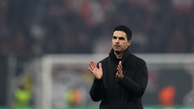 Premier League 2025-26: Arteta z Arsenalu pokrčí plecami od reči o obliehacej mentalite, keďže rastú štvornásobné sny
