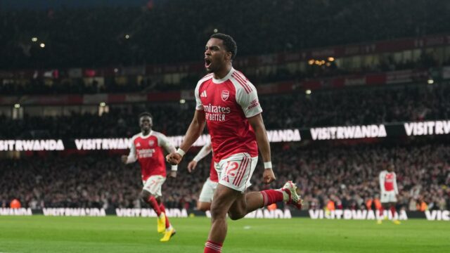 Premier League 2025-26: Hlavička Timber priniesla Arsenalu rozhodujúce víťazstvo nad Chelsea
