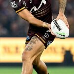 Hviezdy Broncos Reece Walsh (na obrázku) a Ezra Mam boli porazení množstvom komentátorov NRL po štvrtkovej porážke ich tímu proti Parramatte 40:32.