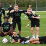 Nicolas Pepe, Nuno Tavares, Bernd Leno, Cedric, Mika Biereth a Miguel Azeez z Arsenalu počas tréningu v London Colney