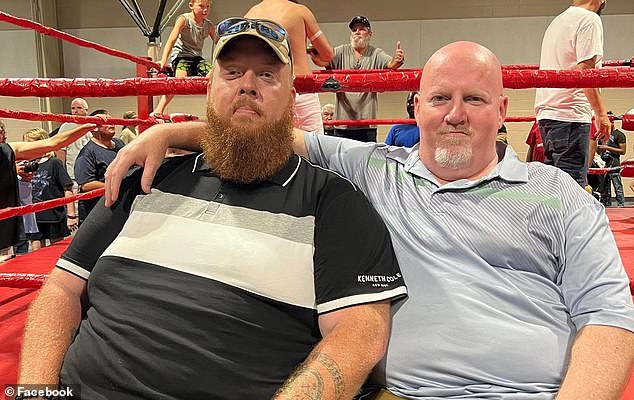 Pri poslednej trýznivej rodinnej tragédii zomrel vo veku 39 rokov Daniel Moody (vľavo), syn legendy WWE Paula Bearera, zomrel vo veku 39 rokov