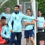 Manažér Arsenalu Mikel Arteta počas svojho pôsobenia zorganizoval niekoľko priateľov za zatvorenými dverami