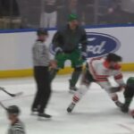 Policajti a hasiči na seba v UBS Aréne v New Yorku udierali