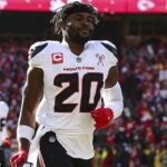 Houston Texans prepustili bezpečnostného veterána Jimmieho Warda, ktorý by teraz mohol odísť do dôchodku