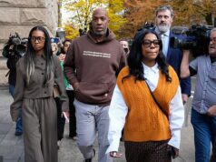 Prokurátori vymysleli plán dohody v prípade hazardných hier v hodnote 7 miliónov dolárov proti Chauncey Billupsovi a Damonovi Jonesovi z NBA Hlavný tréner Blazers Chauncey Billups odchádza z októbrového súdneho vystúpenia