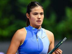 Raducanu odstúpil z Miami Open pre chorobu Fran Jones z Veľkej Británie a Američanka Venus Williamsová na rozdelenom obrázku s Jonesom v oranžovom tenisovom oblečení a bielej šiltovke a Williamsom v bielom tenisovom oblečení a bielom šilte