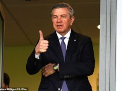 Rangers oznamujú emisiu akcií v hodnote 16 miliónov libier, aby pomohli investovať do prvého tímu… ako klub SCRAP hľadá nového športového riaditeľa, ktorý by nahradil Kevina Thelwella Predseda Rangers Andrew Cavenagh trvá na tom, že je správny čas investovať do hráčskeho kádra