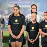 Iránsky ženský futbalový tím bol označený za „vojnových zradcov“ po tom, čo v pondelok pred otvorením Ázijského pohára odmietli spievať iránsku národnú hymnu (na obrázku).