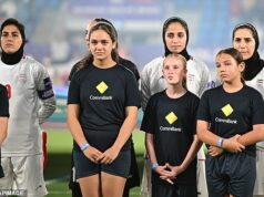 Rastú výzvy, aby Austrália pomohla iránskemu ženskému futbalovému tímu po tom, čo ich počas Ázijského pohára označili v štátnej televízii za „vojnových zradcov“ Iránsky ženský futbalový tím bol označený za „vojnových zradcov“ po tom, čo v pondelok pred otvorením Ázijského pohára odmietli spievať iránsku národnú hymnu (na obrázku).