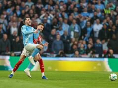 Rayan Cherki predvádza súboj s Benom Whiteom, keď Man City porazil Arsenal Rayan Cherki predvádza súboj s Benom Whiteom, keď Man City porazil Arsenal