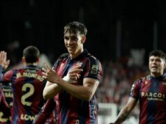 Rayo Vallecano odoprel Levante obrovské víťazstvo božským zákrokom Obrázok cez EFE. Alemao na lopte.