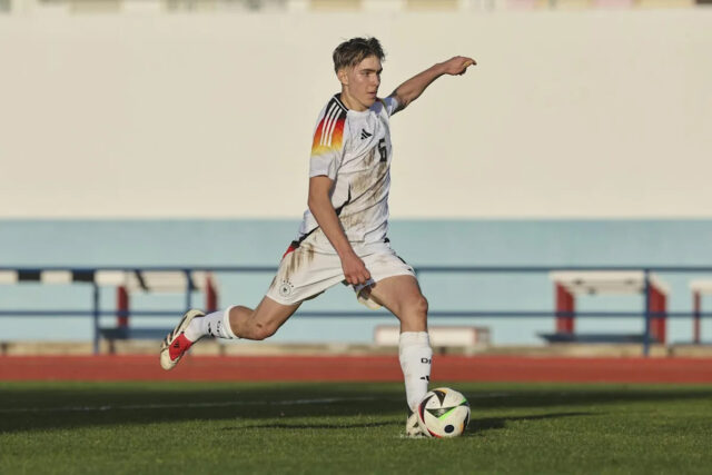 Real Madrid a Barcelona zaostávajú za Bayernom Mníchov v snahe o klenot v strede poľa
