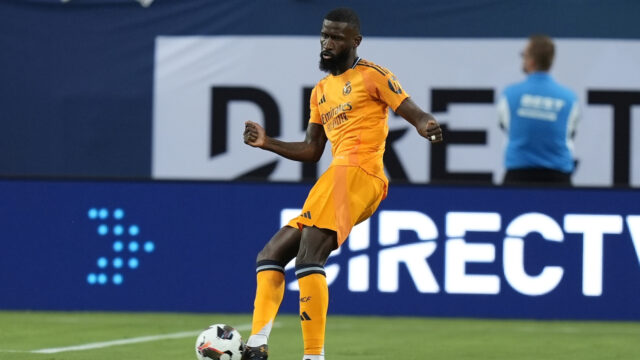 Real Madrid obhajuje voľný prestup, ktorý preskúmal Manchester United
