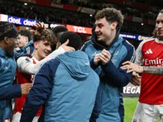 Riccardo Calafiori predpovedal Maxa Dowmana po tom, čo sa zázračné dieťa Arsenalu zapísalo do histórie Max Dowman oslavuje strelenie druhého gólu Arsenalu s (L) Noni Madueke, (R) Riccardom Calafiorim, (2. L) Tommym Setfordom a (3. L) Jurrienom Timberom počas zápasu Premier League medzi Arsenalom a Evertonom