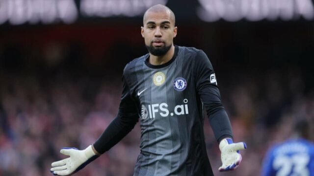 Robert Sanchez sa chystá na letný odchod, keď ho Rosenior vyhodí do Chelsea
