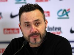 Roberto De Zerbi dáva Tottenhamovi okamžitý prísľub po podpísaní zmluvy, na ktorú sa pozerajú oči Roberto De Zerbi počas tlačovej konferencie