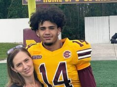 Rodičia tragického Colorada QB Dominiqa Pondera pozdravujú trénera Deiona Sandersa, keď prvýkrát od synovej smrti prehovoria: „Bez neho by to nešlo“ Dominiq Ponder, ktorý zomrel v nedeľu pri autonehode, na snímke po boku svojej matky Catriny