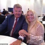 John a jeho druhá manželka Mai odmietli tvrdenia, že mu bola diagnostikovaná demencia