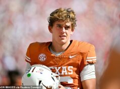 Rodina Manningovcov bude „manipulovať draft“, aby zabránila Archovi ísť do Jets v roku 2027, predpovedá Mike Francesa Aj keď je to už viac ako rok, očakáva sa, že v roku 2027 Draft NFL povedie Arch Manning (na obrázku), hviezda Texas Longhorns a najnovší rozohrávač vo svojej rodine.