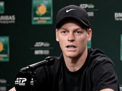 Rok po zákaze sa Sinner vracia do Indian Wells a hľadá prvé víťazstvo v roku 2026 Jannik Sinner hovorí pre médiá počas tlačovej konferencie BNP Paribas Open v Indian Wells Tennis Garden v Indian Wells v Kalifornii v utorok 3. marca 2026.