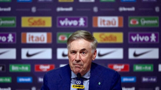 Romáriova nemilosrdná reakcia na to, že Carlo Ancelotti zhodil Neymara, sa stáva virálnou
