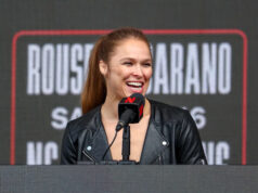 Ronda Rousey zničila UFC ako „jedno z najhorších miest“, kde sa dá „zarobiť“ na ohromujúci útok INGLEWOOD, KALIFORNIA – 10. MAREC: (Ľ-R) Ronda Rousey, Jake Paul a Gina Carano pózujú na pódiu počas tlačovej konferencie Netflix Ronda Rousey x Gina Carano v Los Angeles MMA v Intuit Dome 10. marca 2026 v Inglewood v Kalifornii. (Foto: Melina Pizano/Getty Images pre Netflix)
