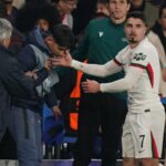 Rosenior bol odhalený ako podvodník uprostred „šialenstva“ Chelsea, keď Neto vytiahol Hazard na chlapca s loptou