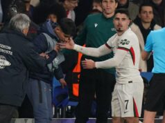 Rosenior bol odhalený ako podvodník uprostred „šialenstva“ Chelsea, keď Neto vytiahol Hazard na chlapca s loptou Rosenior bol odhalený ako podvodník uprostred „šialenstva“ Chelsea, keď Neto vytiahol Hazard na chlapca s loptou