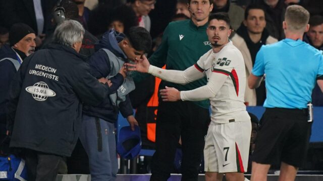 Rosenior bol odhalený ako podvodník uprostred „šialenstva“ Chelsea, keď Neto vytiahol Hazard na chlapca s loptou
