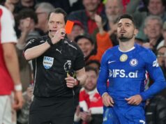 Rosenior chce „kultúru zodpovednosti“, aby ukončila problém Chelsea s červenou kartou Rosenior chce „kultúru zodpovednosti“, aby ukončila problém Chelsea s červenou kartou