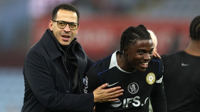 Roseniorovi sa „veľmi páčilo“ „smiešne“ vyčíňanie Chelsea, ktoré v polčase rozzúrilo dvojicu Aston Villy
