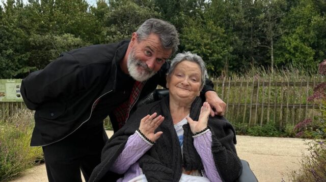 Roy Keane zdieľa dojemnú päťslovnú poctu mame Marie po jej Roy Keane a jeho matka Marie