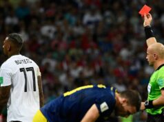 Rozhodca Liverpoolu vs Galatasaray bol nútený ospravedlniť sa po prejave krajnej pravice Poľský rozhodca Szymon Marciniak (R) udelil nemeckému obrancovi Jeromeovi Boatengovi (L) červenú kartu počas futbalového zápasu F-skupiny majstrovstiev sveta 2018 medzi Nemeckom a Švédskom na štadióne Fisht v Soči 23. júna 2018.