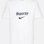 Fanúšikovia Tottenhamu sa hnevajú na to, že klub predáva vo svojom oficiálnom obchode tričko „Spursy“ za 30 libier