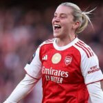 Russo beží osláviť jeden zo svojich gólov proti Tottenhamu