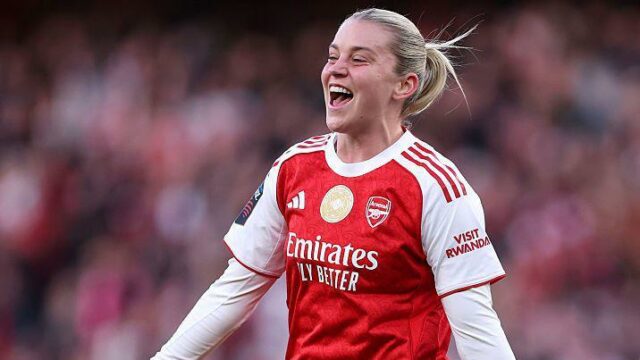 Russo „stupňuje“, keď Arsenal vedie v honbe za európskymi miestami Russo beží osláviť jeden zo svojich gólov proti Tottenhamu