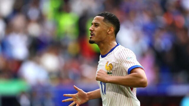 Saliba vylúčil z francúzskeho tímu priateľov, Lacroix povolal ako náhradu
