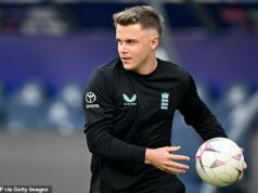 Sam Curran odhaľuje, ako čelil Brendonovi McCullumovi v súvislosti so sekerou v Anglicku, pretože omladený univerzál sa odmieta vzdať testovania po piatich rokoch od poslednej čiapky. Sam Curran prezradil, ako požiadal o stretnutie s Brendonom McCullumom po jeho sekere