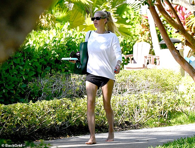 Samostatnú bývalú tenisovú hviezdu Annu Kournikovovú (44) videli prvýkrát od Bývalé tenisové eso Anna Kournikovová sa objavilo prvýkrát od pôrodu